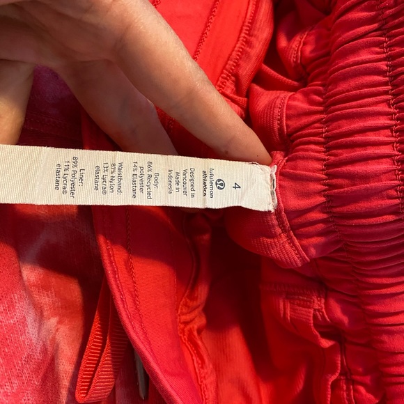 Lulu Hotty Hot shorts 4” - Picture 2 of 3